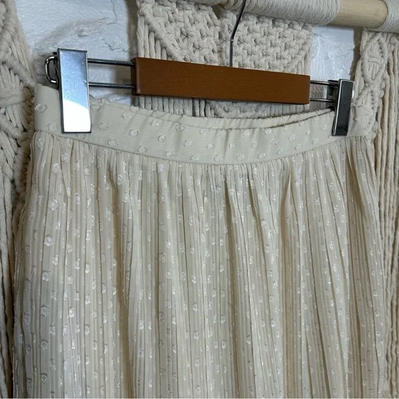Lulus Ivory Pleated Swiss Dot Midi Skirt Women’s size Small - Picture 8 of 15